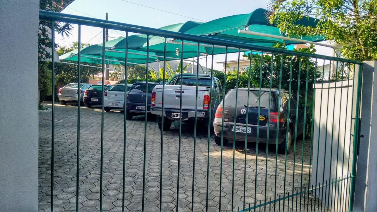 Residencial Praia Bombas Бомбиняс Екстериор снимка