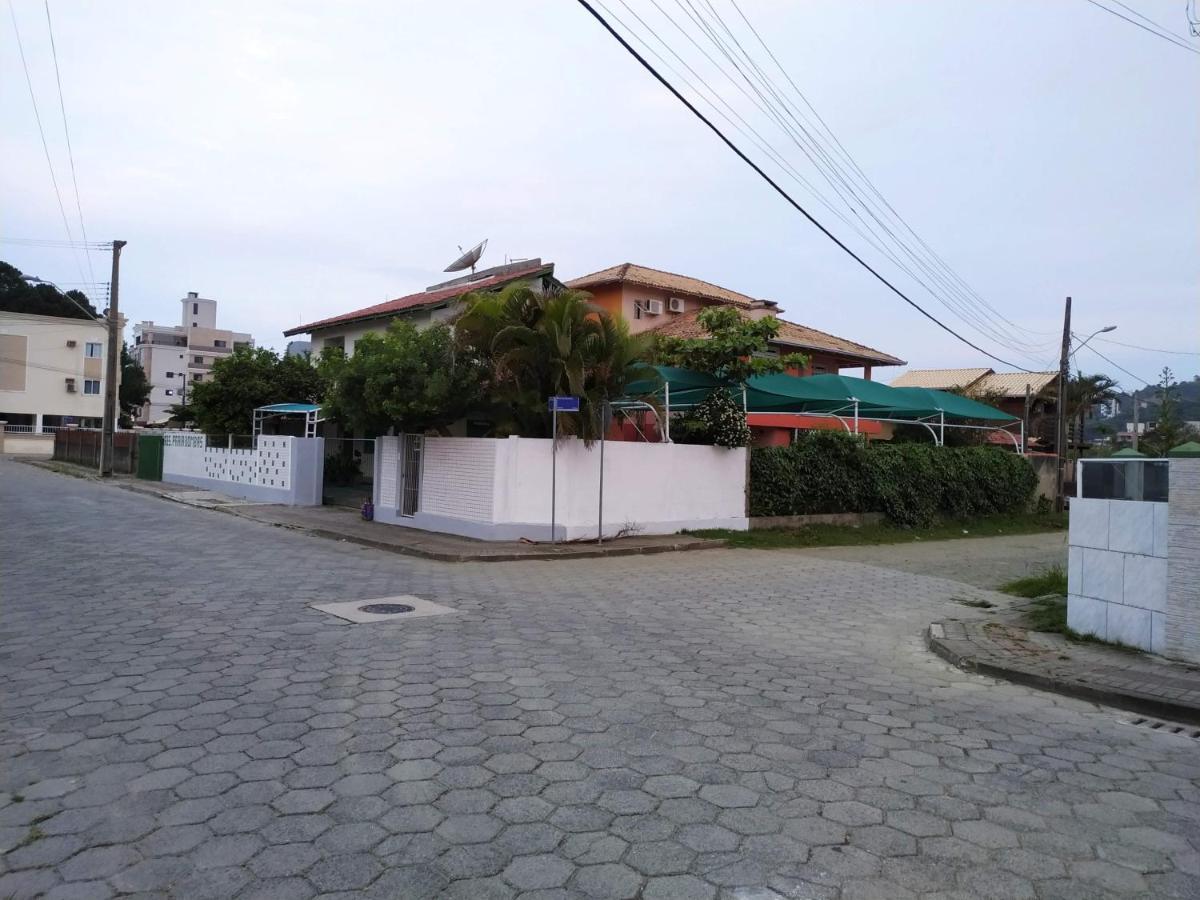 Residencial Praia Bombas Бомбиняс Екстериор снимка
