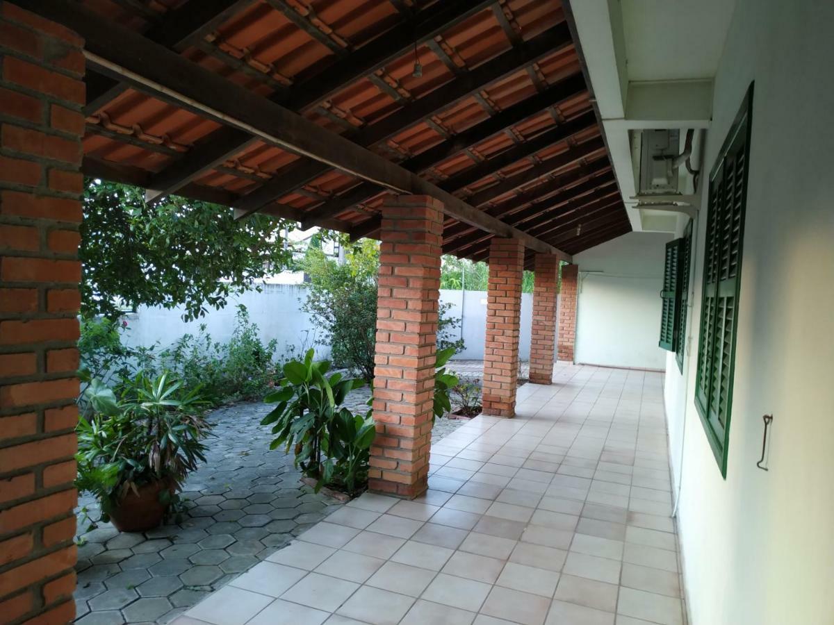 Residencial Praia Bombas Бомбиняс Екстериор снимка