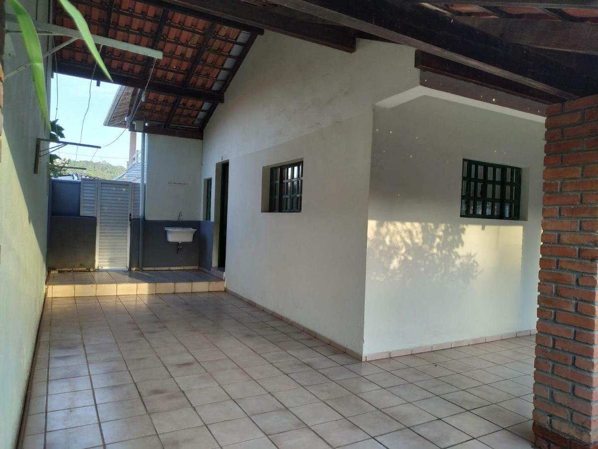 Residencial Praia Bombas Бомбиняс Екстериор снимка